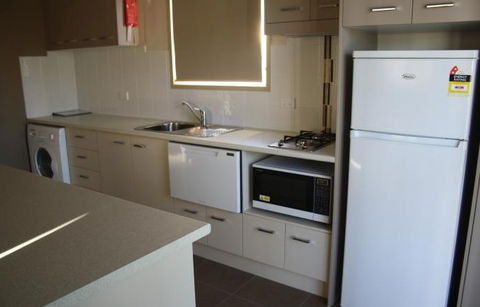 Bowlo Holiday Cabins - Accommodation QLD 0