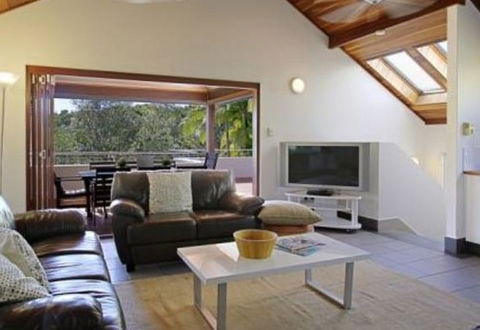 Clarkes Beach Villa - Accommodation QLD 3