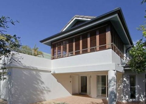 Clarkes Beach Villa - Accommodation QLD 4