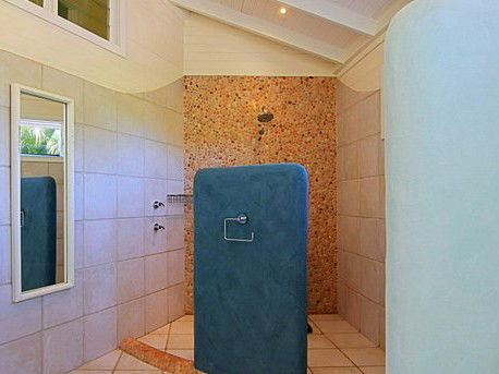 Beachcomber Beach House - Accommodation QLD 0