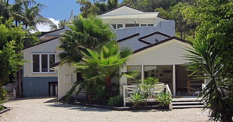 Beachcomber Beach House - Accommodation QLD 1