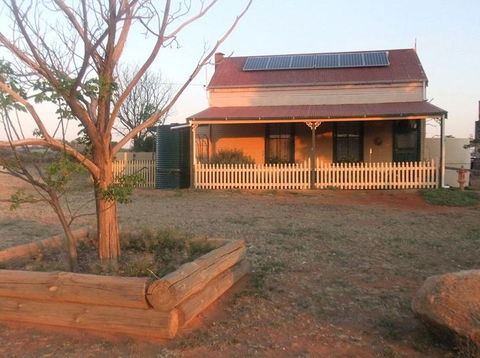 Gum Paddock Country Cottage - Accommodation QLD 5