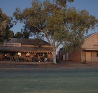Tooles Family Hotel - Accommodation QLD