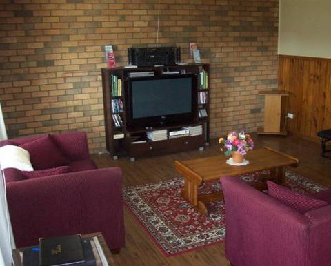 Riverland Holiday Cottage - Accommodation QLD 1
