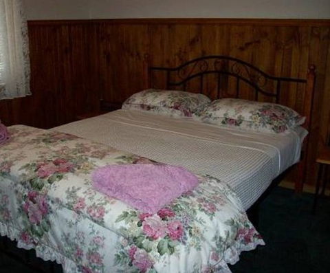 Riverland Holiday Cottage - Accommodation QLD 3
