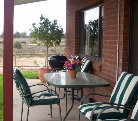 Riverland Holiday Cottage - Accommodation QLD 5