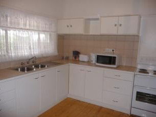Townhouse Five - Accommodation QLD 2