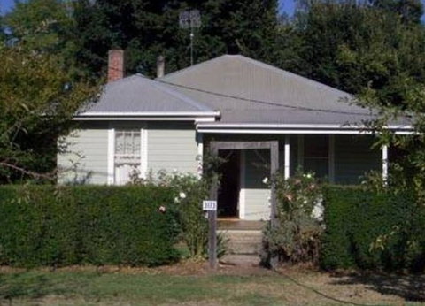 Honeysuckle Cottage Jingellic - Accommodation QLD 0