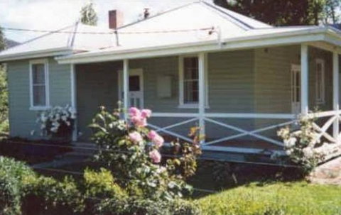 Honeysuckle Cottage Jingellic - Accommodation QLD 1