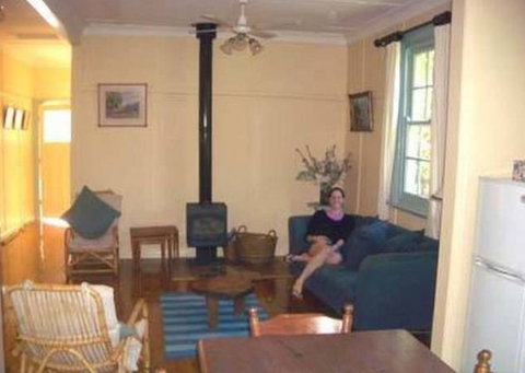 Honeysuckle Cottage Jingellic - Accommodation QLD 3
