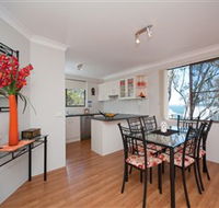 Magnus Street Treetops - Accommodation QLD