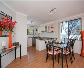 Magnus Street Treetops - Accommodation QLD 0