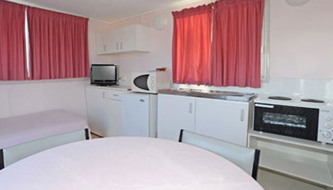Aukaka Caravan Park - Accommodation QLD 0