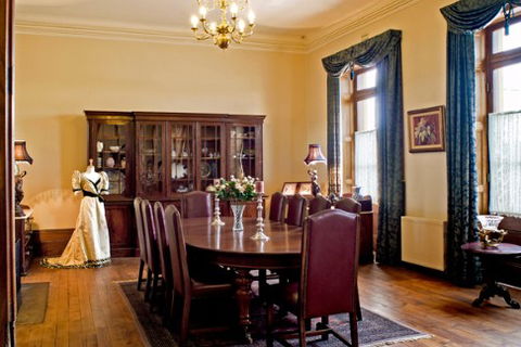 Mandelson's Of Goulburn - Accommodation QLD 4