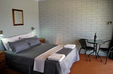 Motel Meneres - Accommodation QLD 2