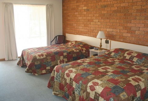 Newell Motor Inn - Accommodation QLD 3