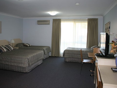 Tuckerbox Motor Inn - Accommodation QLD 2