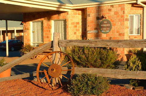 Tuckerbox Motor Inn - Accommodation QLD 3
