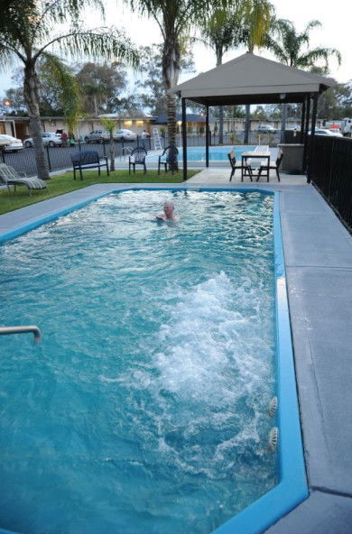Artesian Spa Motel - Accommodation QLD 1