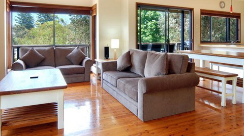 Burra By The Beach - Accommodation QLD 4
