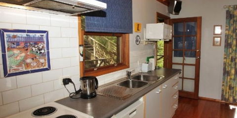 Bluegums Cabins - Accommodation QLD 3