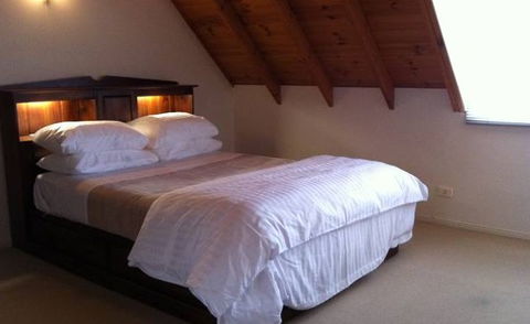 Artist Cottage Ogishi Craft Centre - Accommodation QLD 1