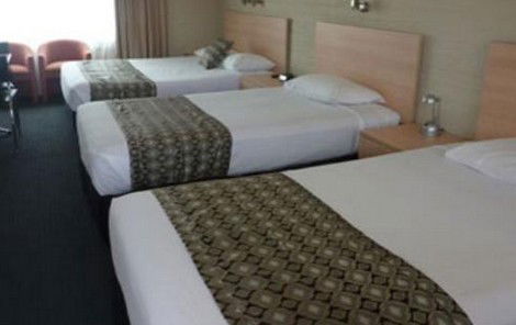 Baybrook Motor Inn - Accommodation QLD 1