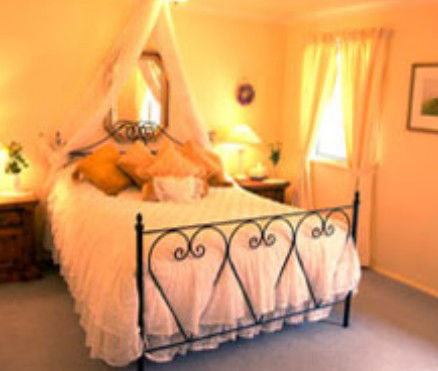 Blue Mountains Lakeside Bed And Breakfast - Accommodation QLD 2