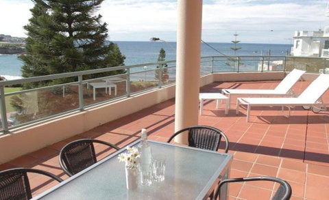 AeA The Coogee View Beachfront Serviced Apartments - Accommodation QLD 4