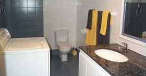 A Beach House Near Manly - Accommodation QLD 0
