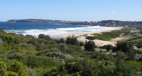 A Beach House Near Manly - Accommodation QLD 4