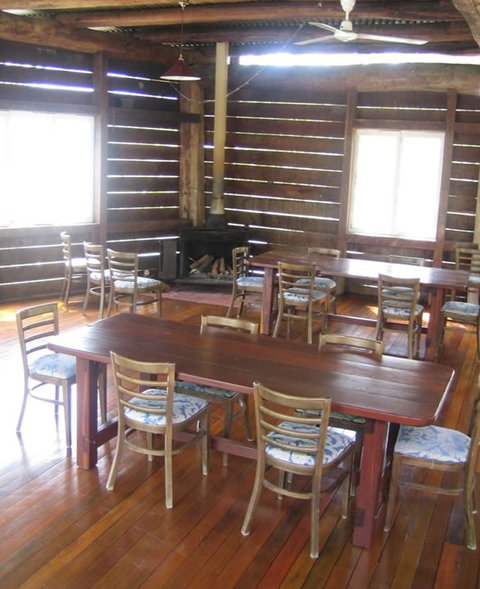 Hidden Valley Cabins - Accommodation QLD 1