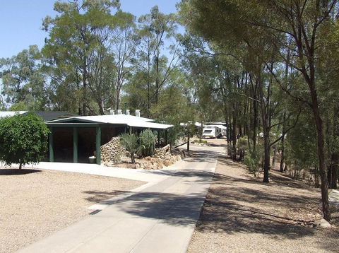 Sapphire Caravan Park - Accommodation QLD 1