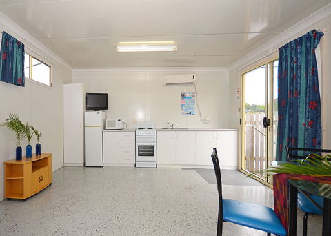 Ned Kellys Motel - Accommodation QLD 3