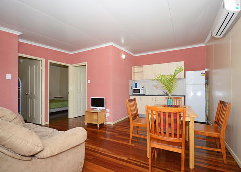 Ned Kellys Motel - Accommodation QLD 4