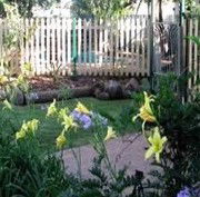 Flora Alba Cottage And Jacaranda On Pallas - Accommodation QLD 2