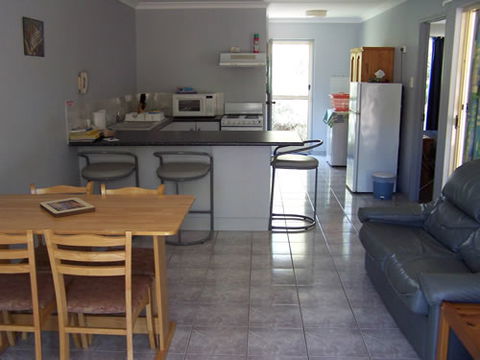 Palm Valley Motel And Self Contained Holiday Units - Accommodation QLD 2