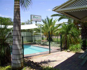 Banjos Overnight & Holiday Units - Accommodation QLD 0