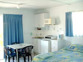 Banjos Overnight & Holiday Units - Accommodation QLD 2