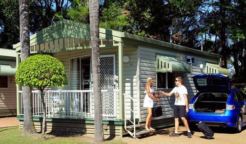 Ashmore Palms Holiday Village - Accommodation QLD 4