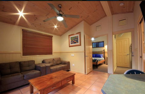 Ashmore Palms Holiday Village - Accommodation QLD 5