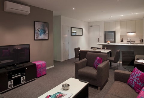 Meriton Serviced Apartments Southport - Accommodation QLD 1
