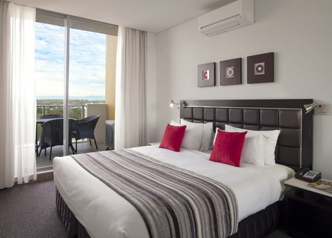 Meriton Serviced Apartments Southport - Accommodation QLD 5