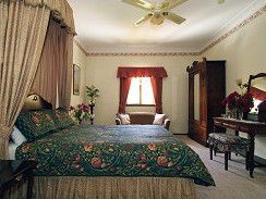 Holberry House - Accommodation QLD 0
