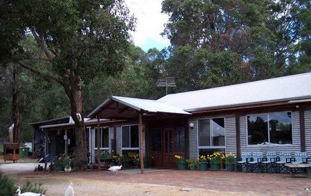 Loose Goose Chalets - Accommodation QLD 2