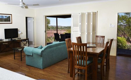 Kimberley Hotel - Accommodation QLD 4