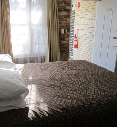 Surf Street Motel - Accommodation QLD 2