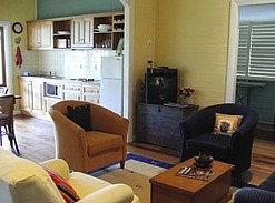 Blue House Family Accommodation - Accommodation QLD 5