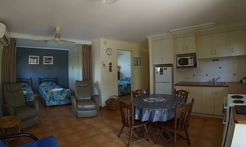 Driftwood Motel & Holiday Units - Accommodation QLD 4