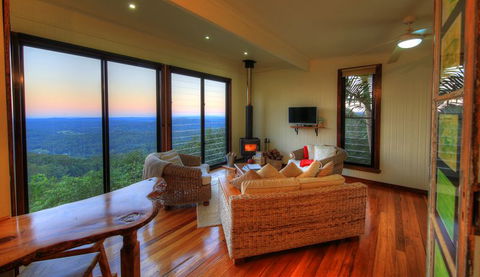 At Remingtons B & B - Accommodation QLD 3